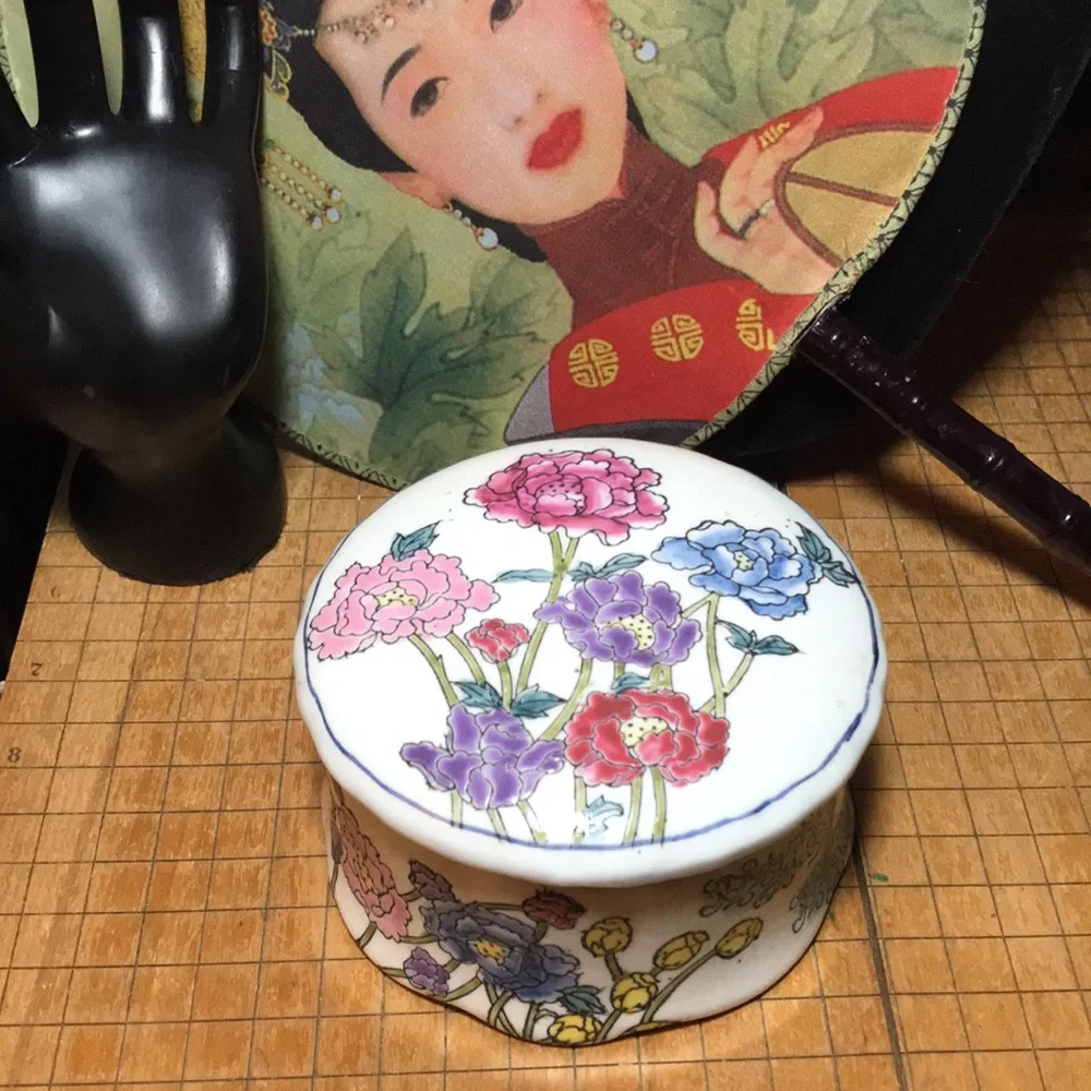 Ceramic Jewelry Box Floral Macao Style China Multicolor Midcentury 4”Dx2-3/8”H
